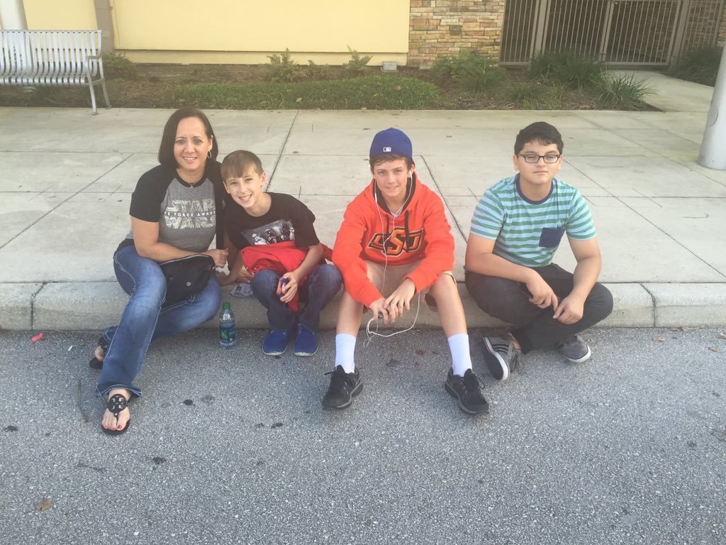 BornMom2blt's tweet photo. Hanging out for the 7 pm #StarWarsTheForceAwakens #wftv #tomterry https://t.co/dnRVAsrHNm