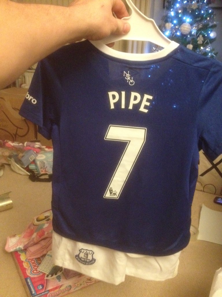 rob_pipe's tweet image. Just wrapping Chloe's xmas pressie. She'll love it!!