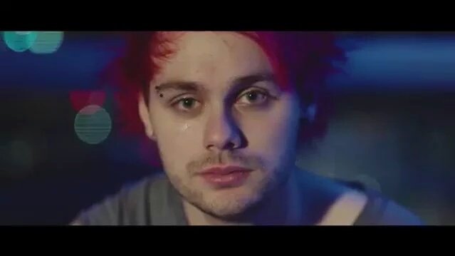 shawnbaex's tweet photo. #JetBlackHeartMusicVideo THIS VIDEO MAKE ME SO SO EMO @Michael5SOS https://t.co/IGBHi78Dao