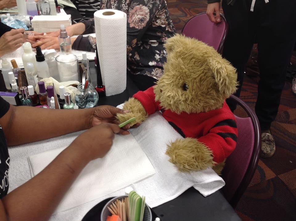 QC_News's tweet photo. A stress-free #QBear is a successful QBear. Thanks, #QCSA for today's free #finalsweek #manicure! #AceIt #youcandoit https://t.co/OB10YGgvaM