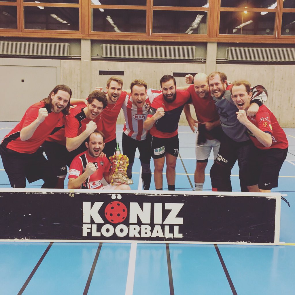 fbk_2's tweet photo. Sieger ChristmasCup 2015 #teamrot #dieeins #goreds @floorballkoeniz @unihockeych https://t.co/2huaKTtWNU