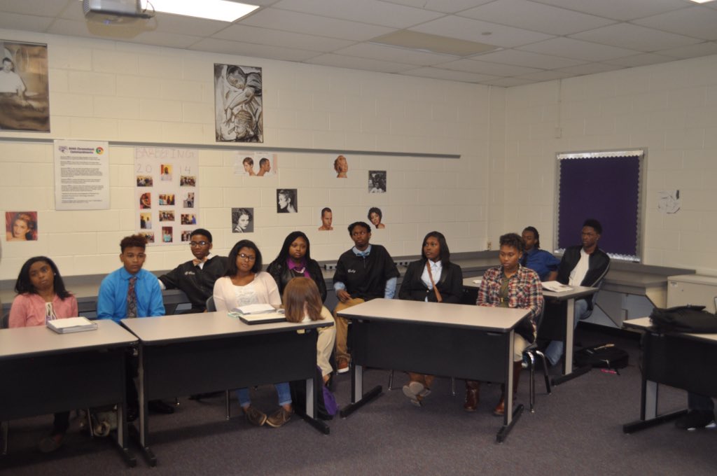 RV_Barbering's tweet photo. Barbering students from Fairfield County Career Center visits RV Master HairCare class @DrFoxworth @mrsrichardsonrv https://t.co/9cNi79kOAc