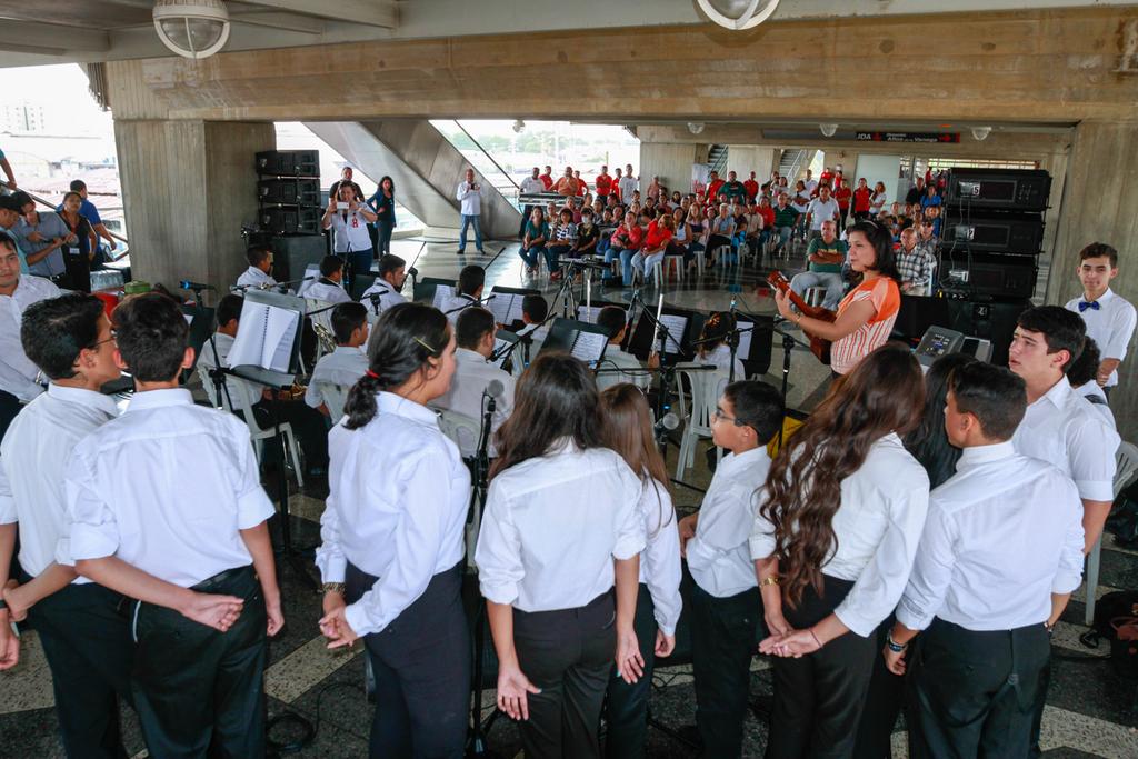 racolmenarez's tweet photo. Desborde d talento es @OLcaribena del @NUCLEOMETRO d @elsistema con ellos cerramos temporada 2015 #MetroCulturaYArte https://t.co/BIapzOkbr0