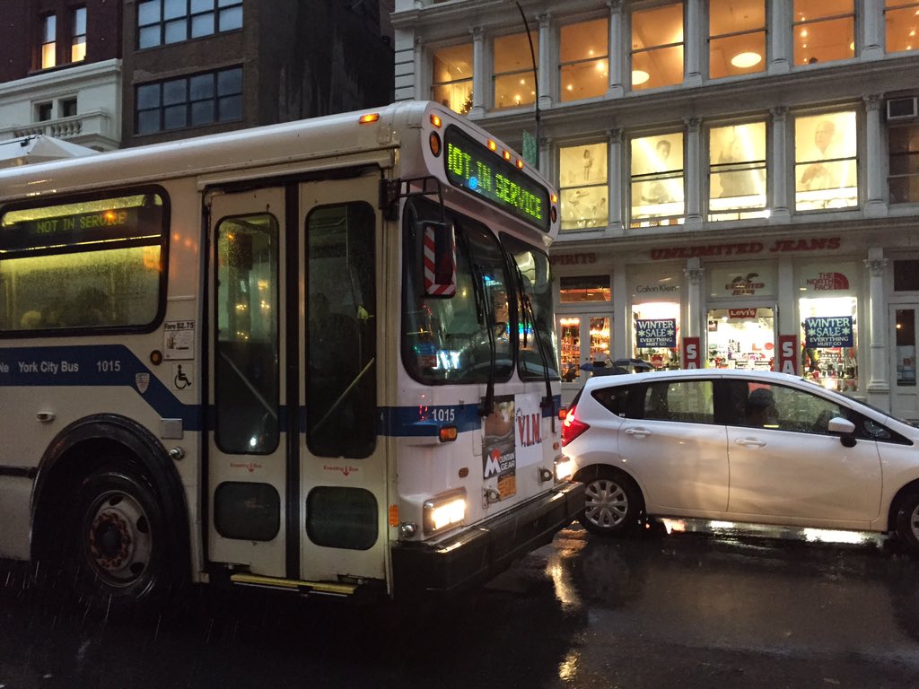 MellieMelNYC's tweet image. NO #23rdSt bus going East. This says #NotInService but there are people inside?? It's just rain #MTA! #WetRat #NYC