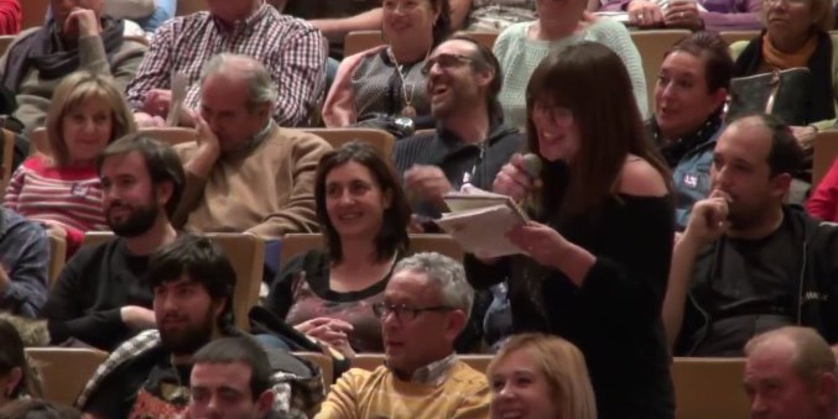 ElHuffPost's tweet photo. Una chica pone en apuros a Pablo Iglesias con esta pregunta https://t.co/yhnUjoHym7 https://t.co/Di3pw4hUuD