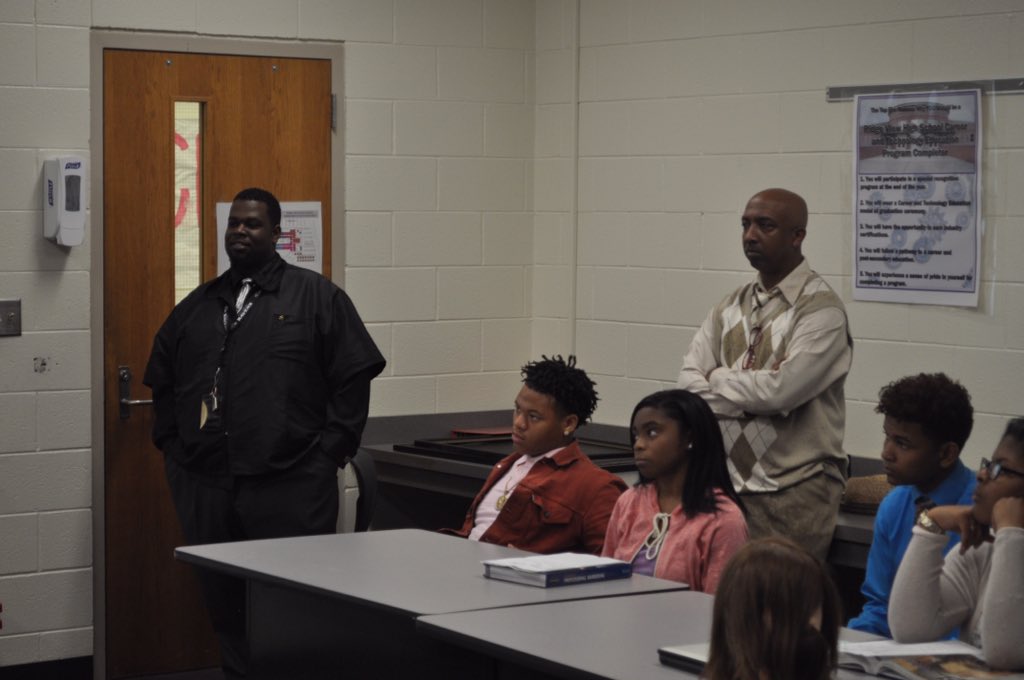 RV_Barbering's tweet photo. Instructors from Allendale, Hayward, and Fairfied  Career Centers visit RV Master Hair Care Class @DrFoxworth @rvhs https://t.co/yk0Dn8PAmU
