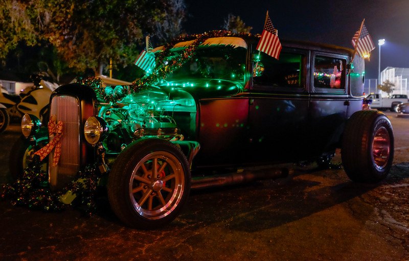 rmhagen's tweet photo. Did you miss the @HoHoParade winding thru SB yesterday? Good news: It's back tonight https://t.co/TWTLGFtqfX https://t.co/Gd7Edzr6a1