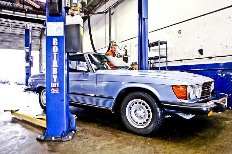 Mark Neely & a 1977 Mercedes Benz 450SL #eurasianservicecenter #tysonscorner #classicccars #classicmercedesbenz