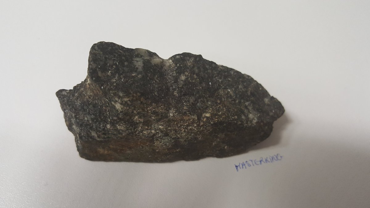 ANTOINEMASTER01's tweet photo. Image d'un gabbro, vu a l'œil nu. (Photo prise a l'aide d'un téléphone)
#TSflora2015 @KISHORKING27 @ANTOINEMASTER01 https://t.co/p65kJcO1Ls