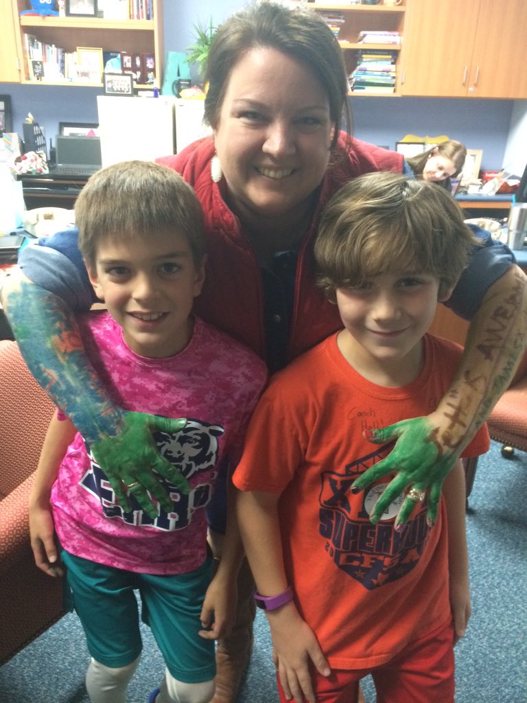 JenniferVest99's tweet photo. These boys got to #colortheAP today by earning #cougarcash @CFISDKeith #PBIS #grinchhands https://t.co/q2KsvvLqe3