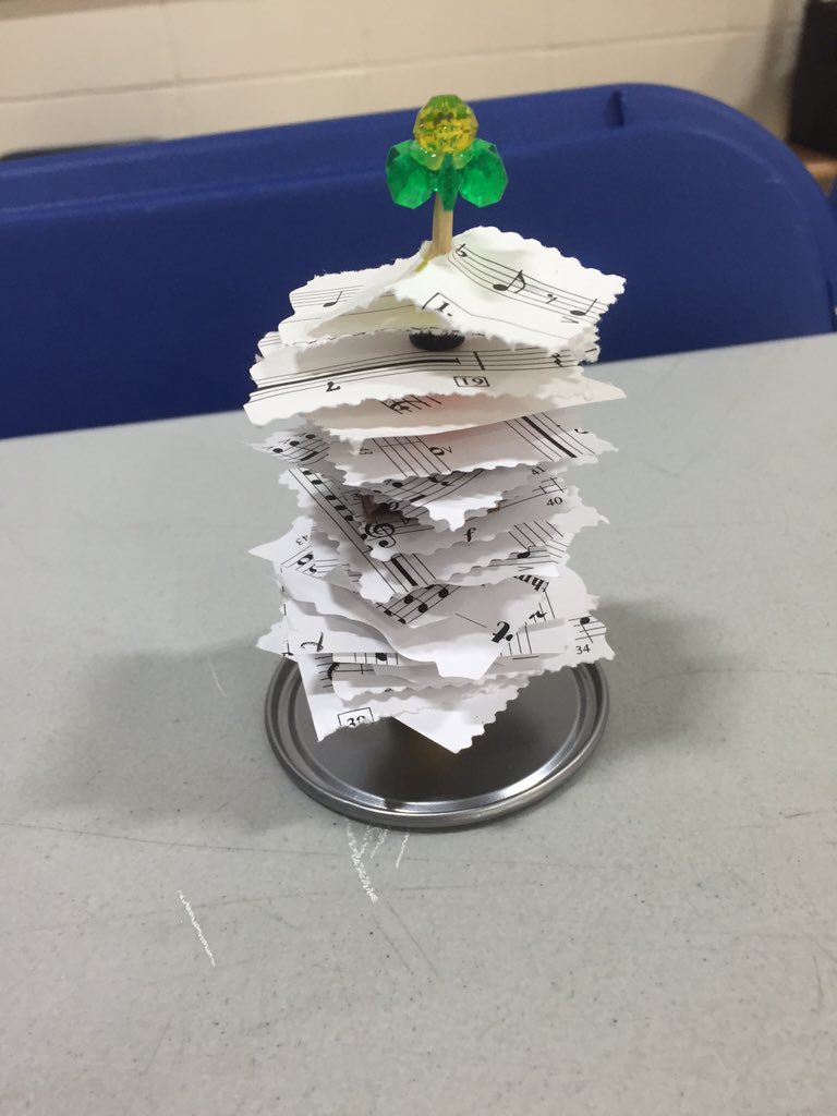 SaskRoots's tweet photo. GREEN Christmas Craft Fair was a success! @BHpublicschool #recycling #beautifulcrafts #greatparents https://t.co/iE1YGWlusS