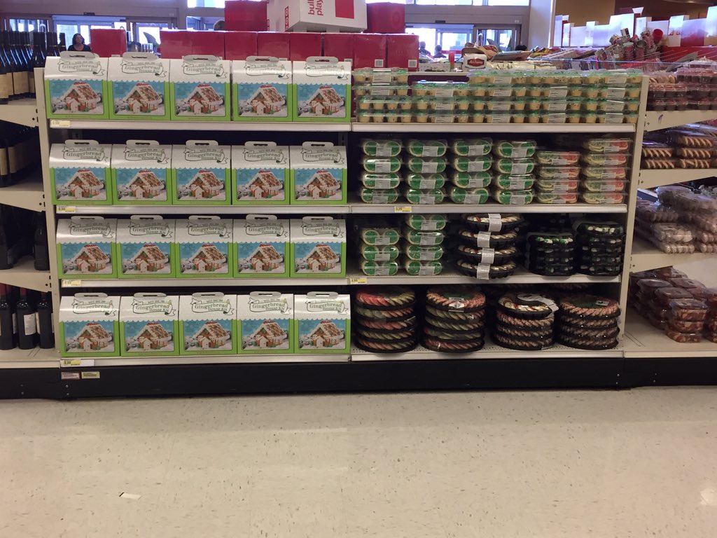 ThomasBlount5's tweet photo. Keeping the front full and ready for these Christmas sales ! @ConnieDroge @jolly_reba @jimmy_0802 https://t.co/ZgHf7jCq66