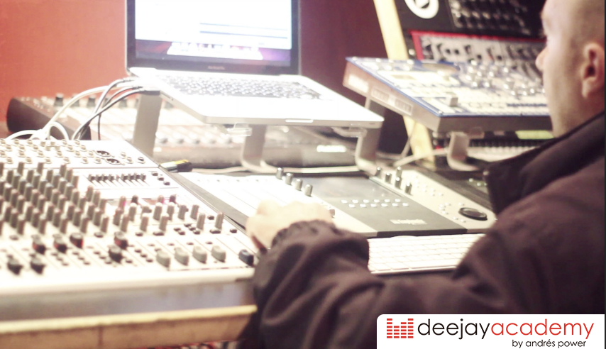 DeuxMindsRecord's tweet photo. Cursos personalizados, 100% garantizados. Deejay Academy Bogotá by Andres Power. https://t.co/cSWLB3MgGy https://t.co/NvHfh0nHy3