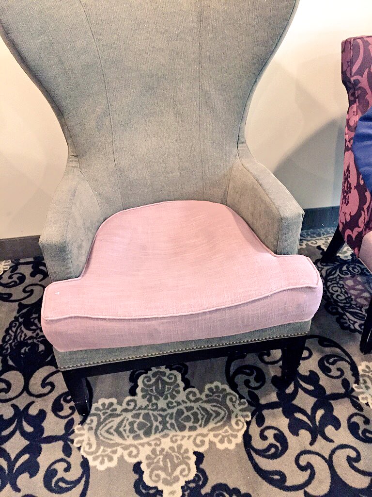 AEDesignGroup1's tweet photo. It's all in the details. #aedesigngroup #interiordesign #custom #design #pinkandgray 💕 https://t.co/h8ac0N6NUQ