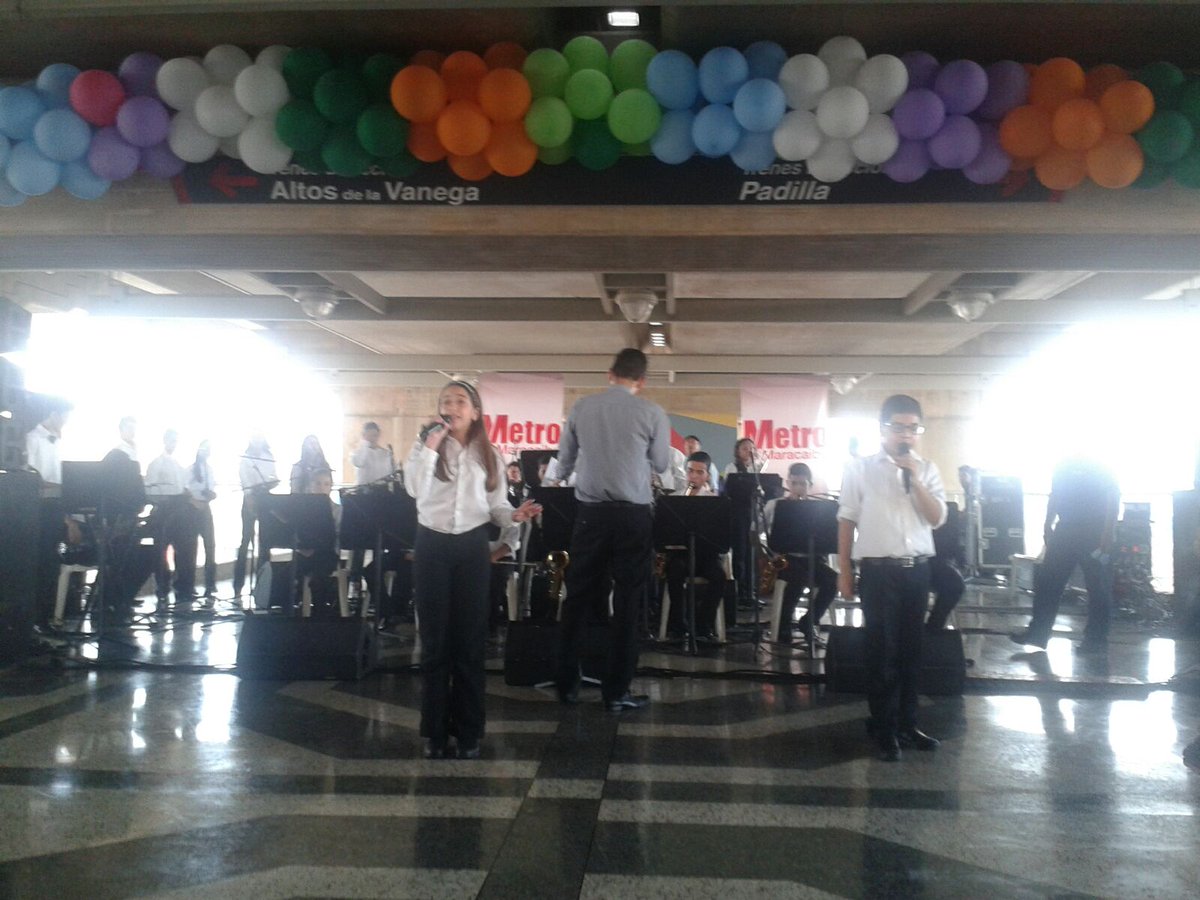 OLcaribena's tweet photo. Felíz Navidad a nuestro público,en las instalaciones de @MetroMaracaibo_  Gracias @racolmenarez por todo su apoyo. https://t.co/6HptLfDJYX