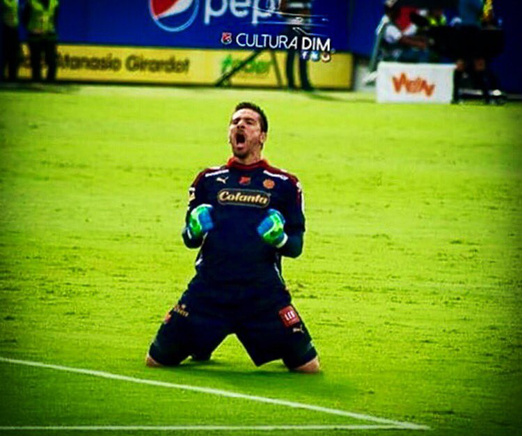 as_silva12's tweet photo. Hoy me voy con la satisfacción de saber lo que se siente ponerse la camiseta del poderoso. Muchas gracias Medellin🔴🔵 https://t.co/X5ofkTLPr4