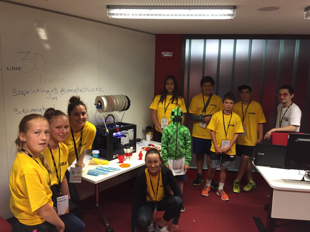 CharlotteMcNZ's tweet photo. 3D printing with #asbtechkids can we get one for the office? #omgtech @KaDarroch @Brittsodo @dannydillen https://t.co/TfGVzjQcHl