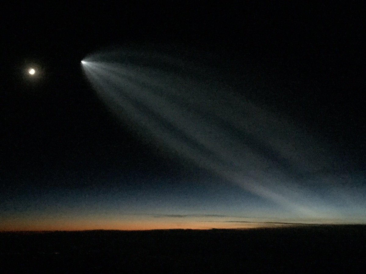 astro_timpeake's tweet image. An unusual view of our #SoyuzTMA19M launch, taken by an airline pilot flying from Seoul to Frankfurt!