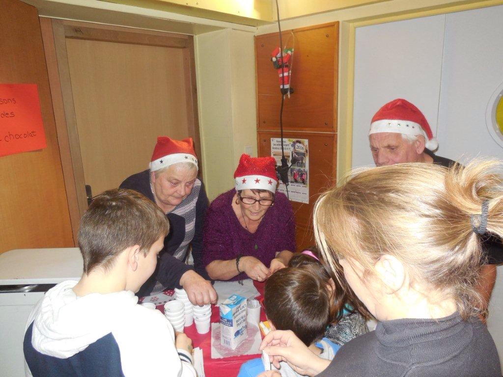 SeydouTraoreLH's tweet photo. @LH_LeHavre #NoelAuHavre #GouttedeNoel et Madame #Hiver #PereNoel #Quartier des #Champs #Barets #Havre #LH 17/12/15 https://t.co/ZKyTFAdtzs