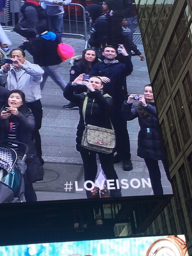 amy_lawless's tweet photo. New York 💗👫 https://t.co/0TW4Wr8PHJ