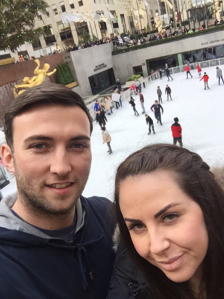 amy_lawless's tweet photo. New York 💗👫 https://t.co/0zY21uLmi9