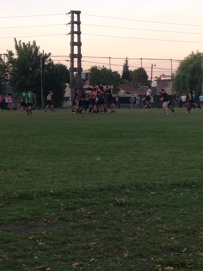 eldelfinzonasur's tweet photo. Final. Sportivo guayo es el campeón de la Copa de Oro categoría 97. Felicitaciones https://t.co/naH3ALwkfB