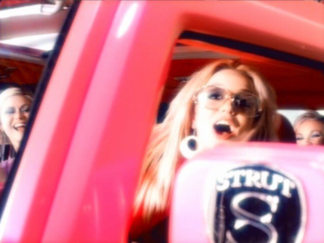 stephpyrzynski's tweet photo. The original #StruttinMyStuff #SMSBangerz #BritneySpears .@MileyCyrus #DoSomethin .@BritneySpears https://t.co/UawJ1VSlg9