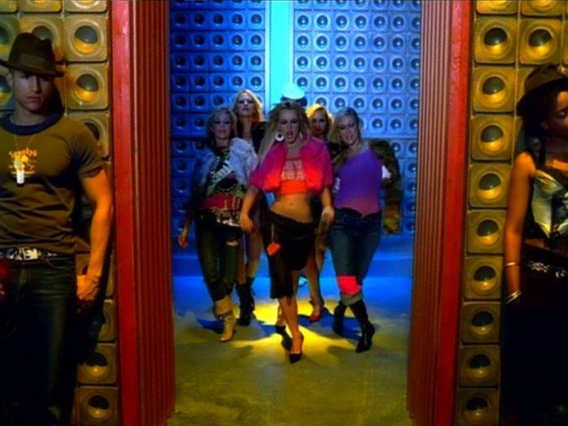 stephpyrzynski's tweet photo. The original #StruttinMyStuff #SMSBangerz #BritneySpears .@MileyCyrus #DoSomethin .@BritneySpears https://t.co/UawJ1VSlg9
