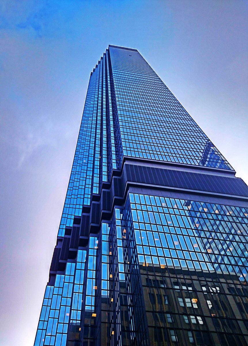 JustJess612's tweet photo. Is that a little sun? #IDSTower #Minneapolisgirl #Wheresthesnow https://t.co/jfxkDkq0Yp