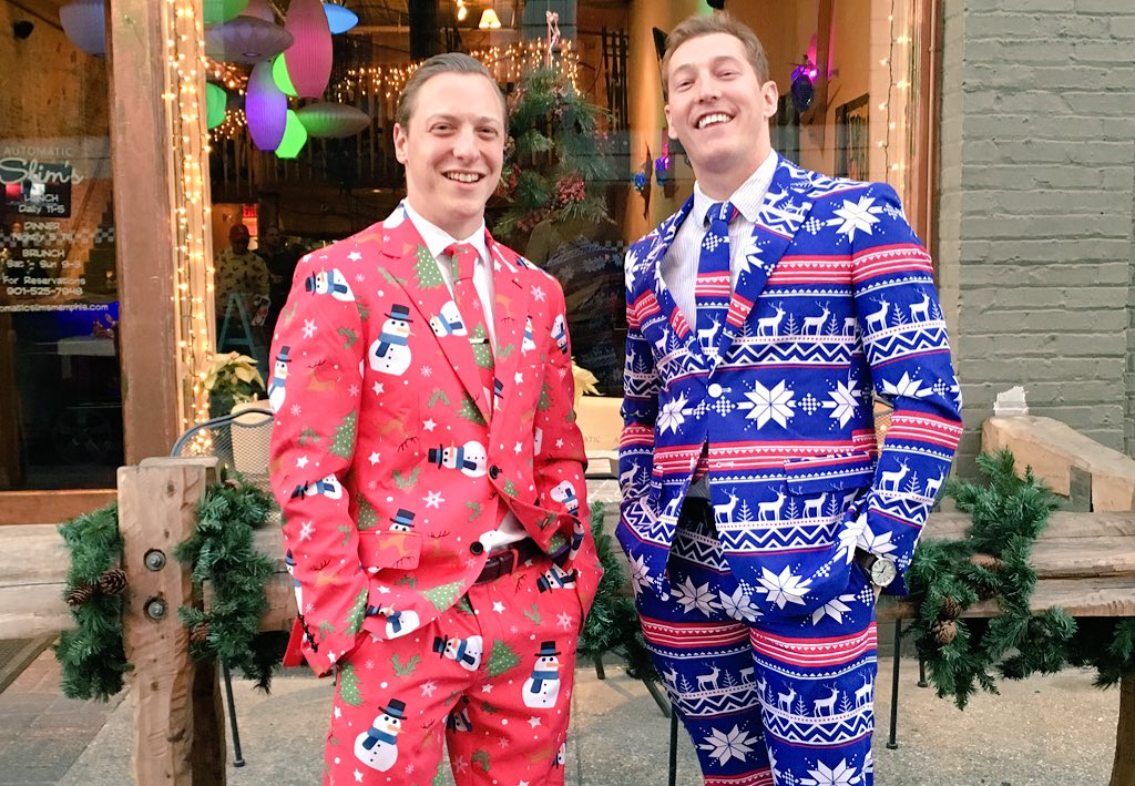 memphisredbirds's tweet image. Who wore it better? Like for Red. RT for Blue. #RedbirdsHolidayParty 🎅🎄⛄️❄️🕎