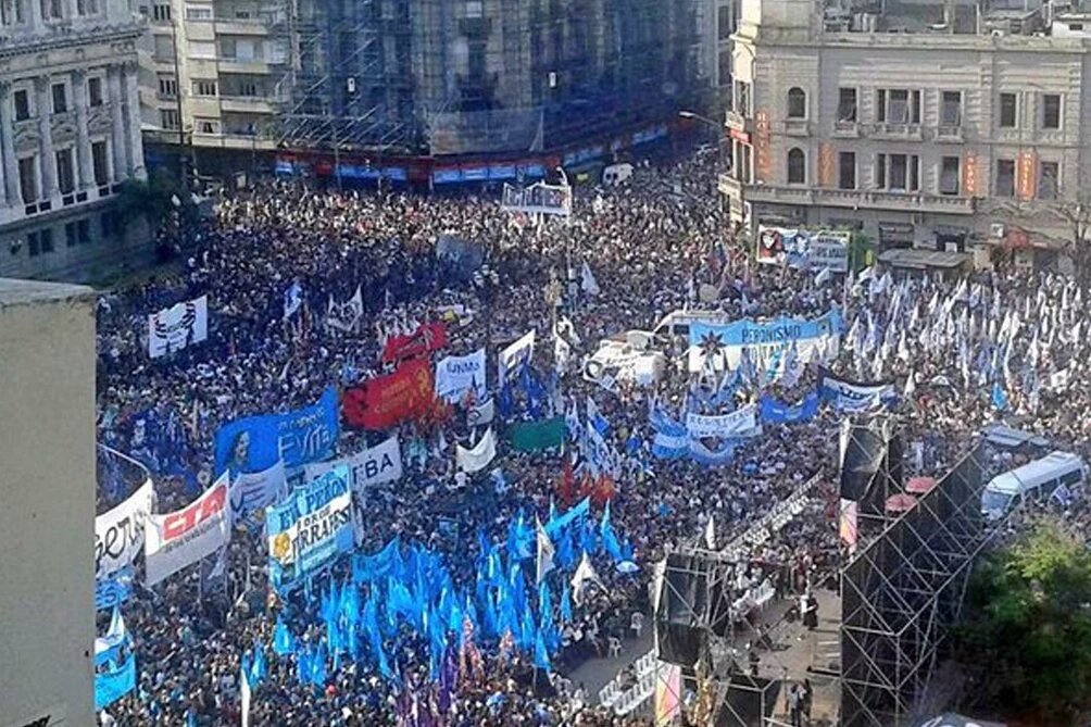 Sabbatella's tweet photo. #LaLeyDeMediosNoSeToca https://t.co/HvAm2E1cu4