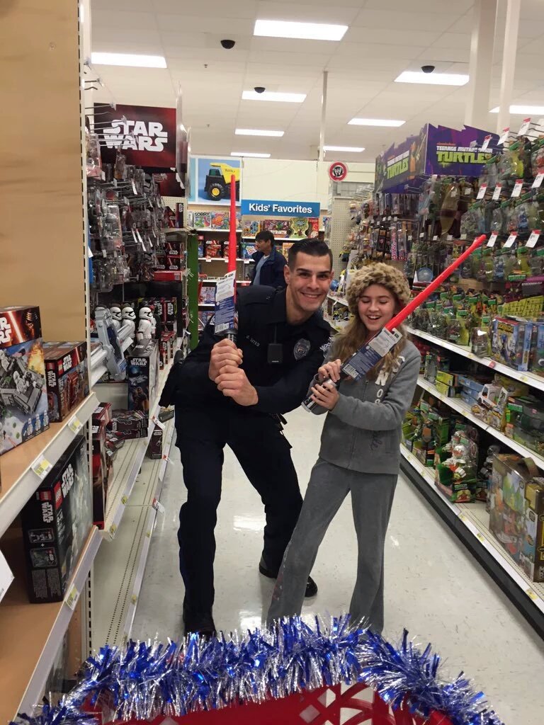 Heroes and Helpers shopping together <a href="/jerryjellig/">Jerry Jellig</a>  <a href="/jodi_mahoney/">Jodi Mahoney</a>  #sbpdchat