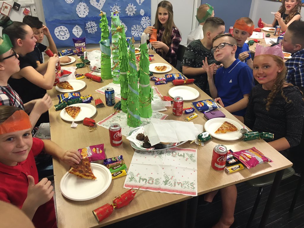 sandaig_ps's tweet photo. What a fantastic evening at our primary 7 Christmas dance!#dance#cake#auldlangsyne#whipnaenae https://t.co/ZX2BdW7NdP
