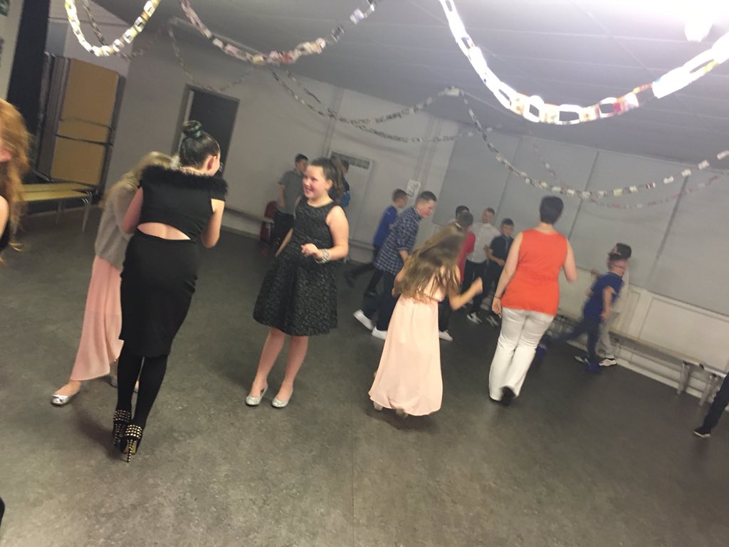 sandaig_ps's tweet photo. What a fantastic evening at our primary 7 Christmas dance!#dance#cake#auldlangsyne#whipnaenae https://t.co/ZX2BdW7NdP