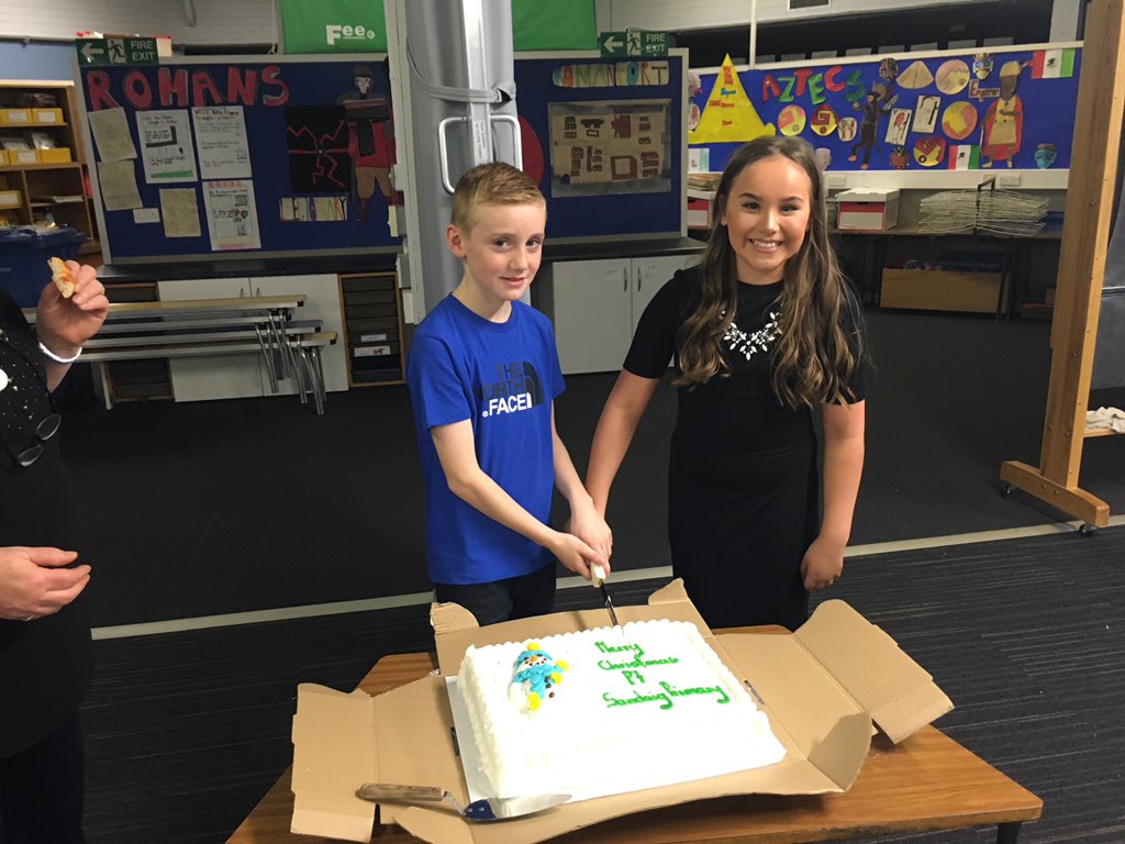 sandaig_ps's tweet photo. What a fantastic evening at our primary 7 Christmas dance!#dance#cake#auldlangsyne#whipnaenae https://t.co/ZX2BdW7NdP