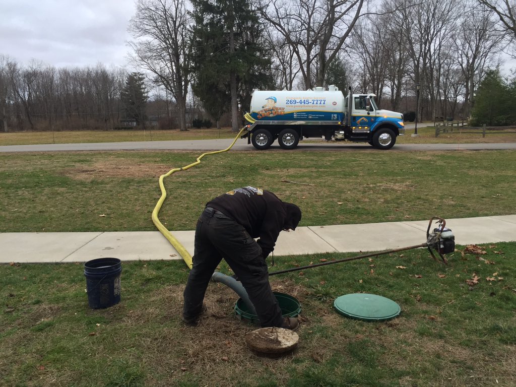 PumpThatSeptic's tweet photo. Started off at an apartment complex this morning cleaning tanks. #effluentfilter #septicservice #pumpthatseptic https://t.co/pfnFTGbmxO