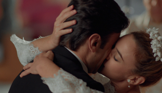 VelvetOficial's tweet photo. ¡Que viva el amor, sea cómo sea! Y VIVAN LOS NOVIOS, y ¡¡viva #Velvet15!! https://t.co/4yV1yfmi8K
