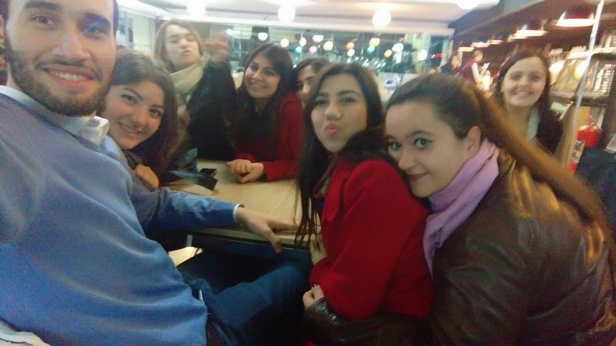 SedaOrhun's tweet photo. #istanbulaydınüniversitesi #Friends https://t.co/rXktHTEyUv