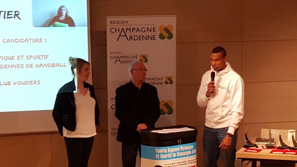 partagetonsport's tweet photo. @Prototypetinmar, sportif de HN remet un des dix trophées du CROS #TROPHEESCROSCA @Champa_Ardenne @UnionArdennais https://t.co/5XaHcIqAKH