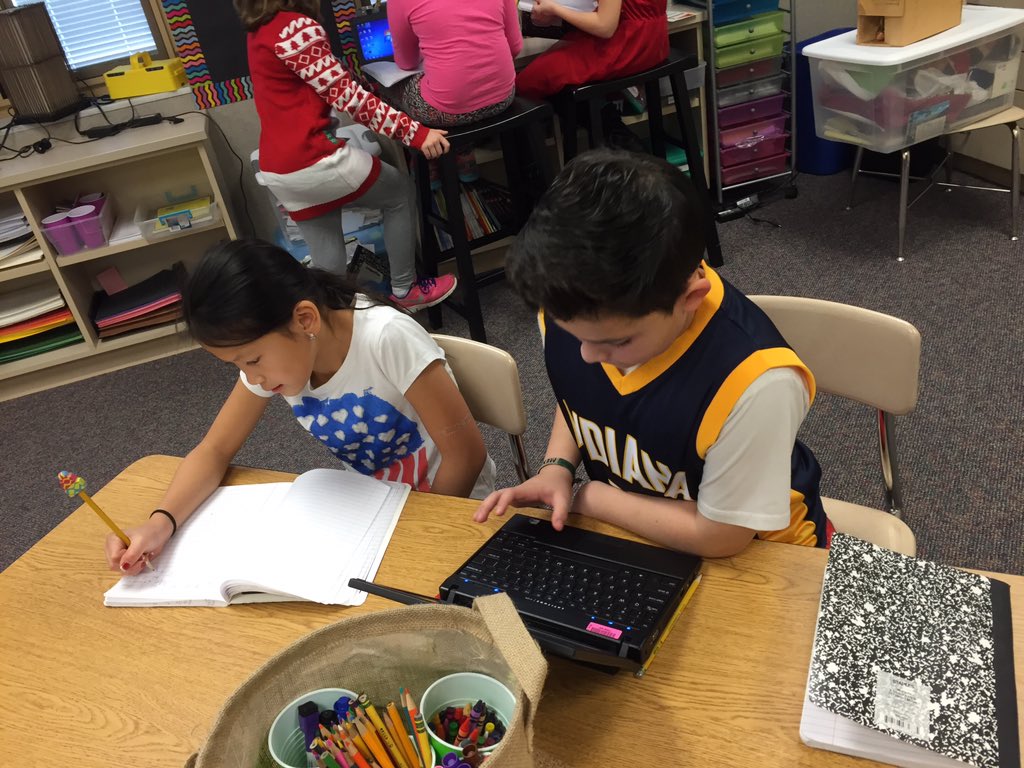 MrsMorganHPE's tweet photo. Researching out wonders while thinking aloud about our process! #compandcollab https://t.co/O8Qxd7GCzO
