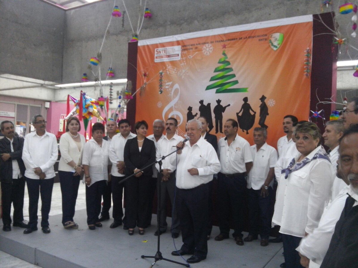 snte32Oficialia's tweet photo. Las Ramas Navideñas de la Sección 32 realizadas en el Congreso del Estado en Xalapa, Ver.#Region9snte32 #Estapando https://t.co/bQ8ReRzSEl