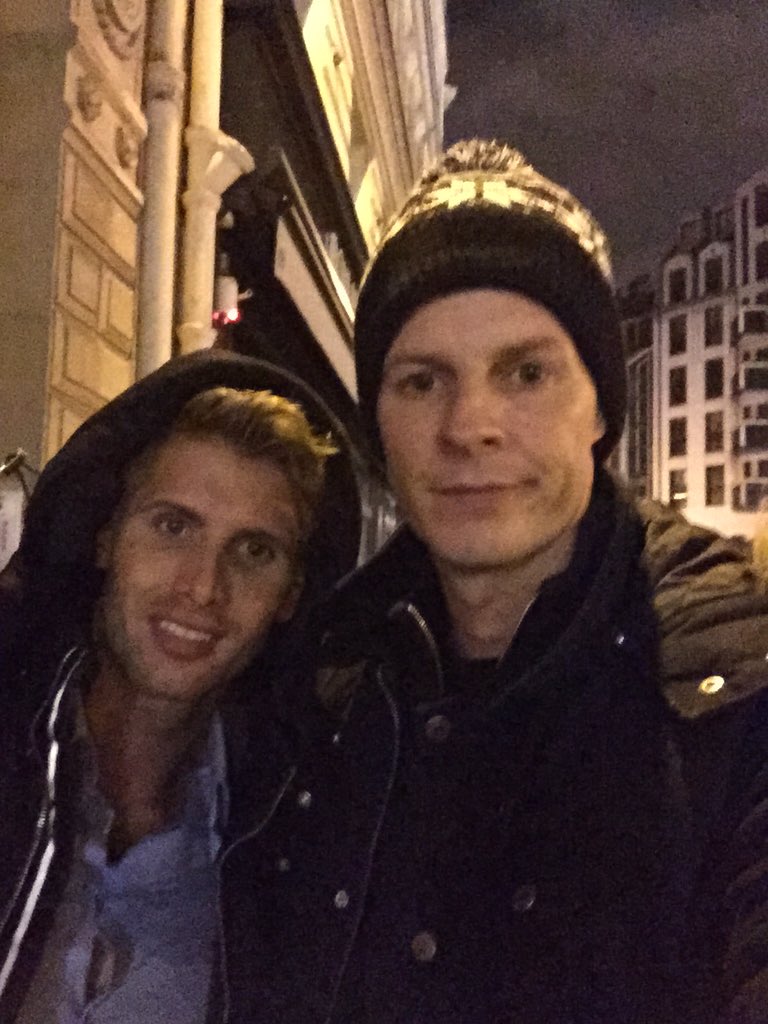 Mdelormeau's tweet image. Demain c'est 3h de taff pour récupérer cette couleur!! Et c'est @benoitbdb qui va s'y coller 😜 #tpmp #héhé