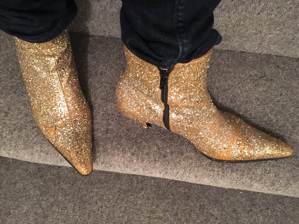 JessicaCarmodyV's tweet photo. @tomasmolyneux okay...You've followed me & all I can say is: yes. Pls take my card details right now. #customglitter https://t.co/E6yZkm099a