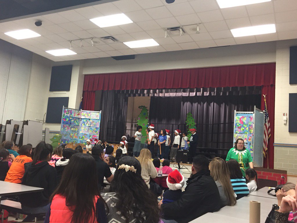 mel_r1823's tweet photo. Came to see my 2nd graders perform☺️☺️ @reese_teach #rhsteachingintern https://t.co/EsfcNfkGuX