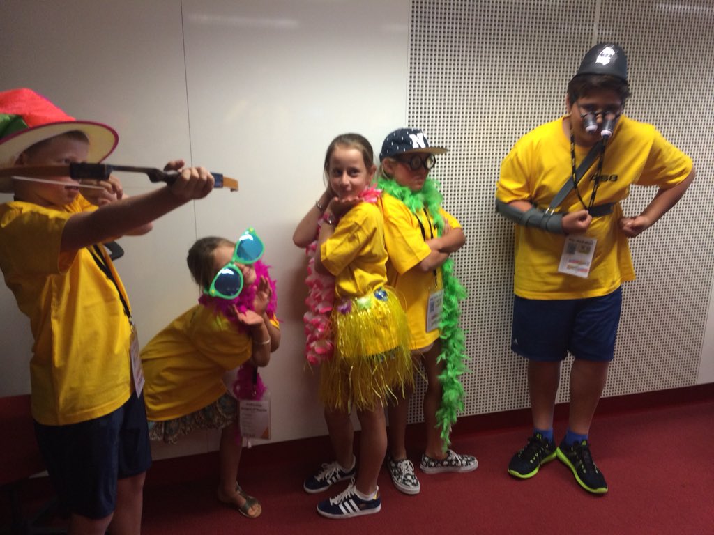 AnnaBru's tweet photo. #asbtechkids #strikeapose #thegreatrace @CharlotteMcNZ @Brittsodo https://t.co/m6ReaphTpq