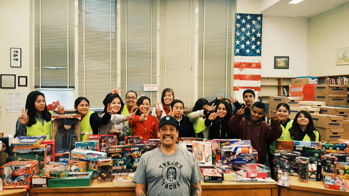 Toy Drive with the students of Pacoima Middle School #HappyHolidays https://t.co/rIc1cvntS5