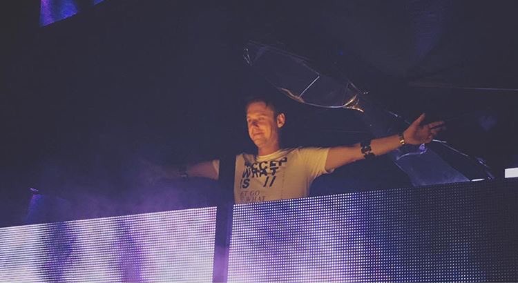 Jodstar121's tweet photo. Take me back #arminvanbuuren #ZoukOut2015 #birthday https://t.co/VHd15ImiOc