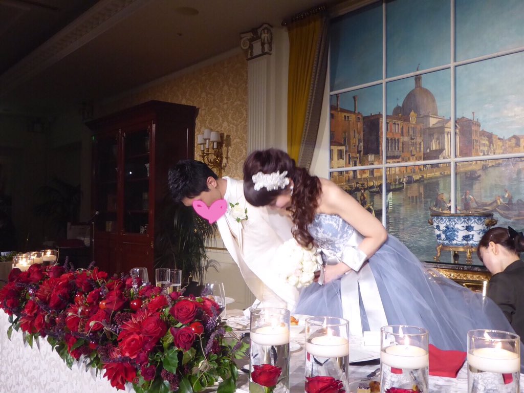 O Xrhsths かのまん Sto Twitter カラードレス色当てクイズで 4色のサイリウムの中から1本選んでもらってお色直し再入場時にみんなにふりふりしてもらったからめっちゃライブ会場っぽくなって楽しかった おすすめ演出ですぞ 正解はアッシュブルーでしたとさ わかり