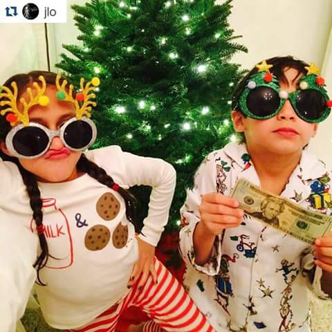 valengisse2013's tweet photo. Hermosos!!!! los hijitos de mis Γdolos #JenniferLopez #MarcAnthony πππππ
#MiniMarc
#MiniJlo
#PerfecciΓ³nTotal β€β€β€ https://t.co/r8E11jEXY6