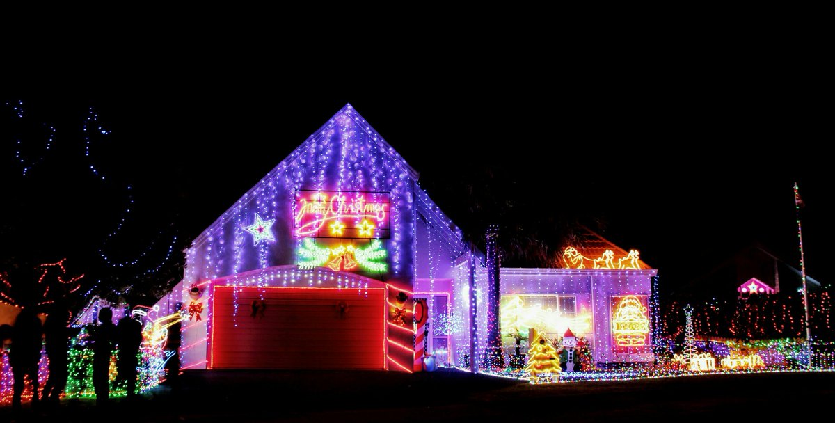 raykuo86's tweet photo. xmas decor captuted at Uldale Pl, northpark. @OfficialSanta #photog #ChristmasAndChill #nzsecretsanta #Christmas https://t.co/vBKTQJX7mC